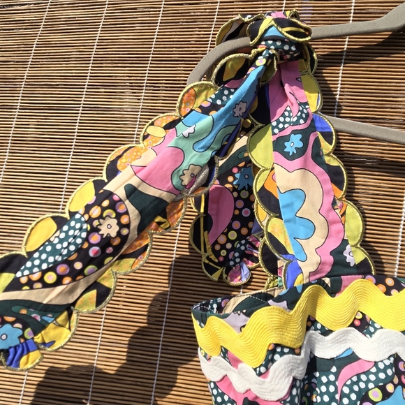 NEW Celia B Colorful Wavy Piping Top Blouse M - Picture 4 of 9